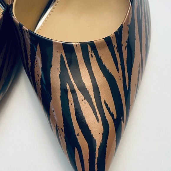 Gianni Bini Black and Brown Heels with Elegant Design - Picture 2 of 5